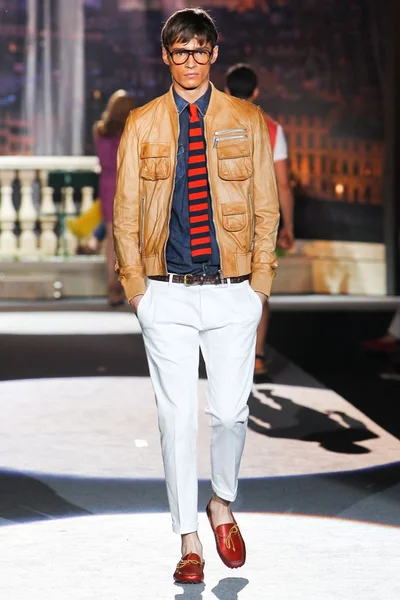 Look 24
